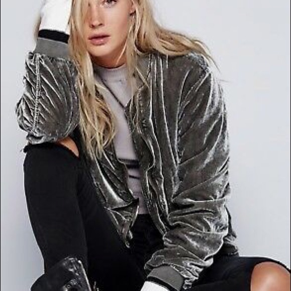 Free People crushed velvet bomber jacket - Picture 7 of 8